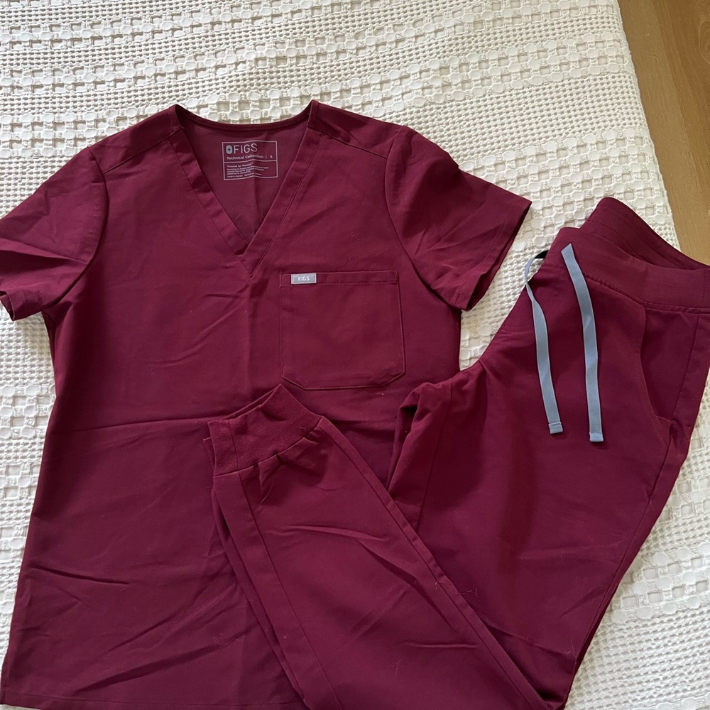 Figs Maroon Scrub Top and joggers size small